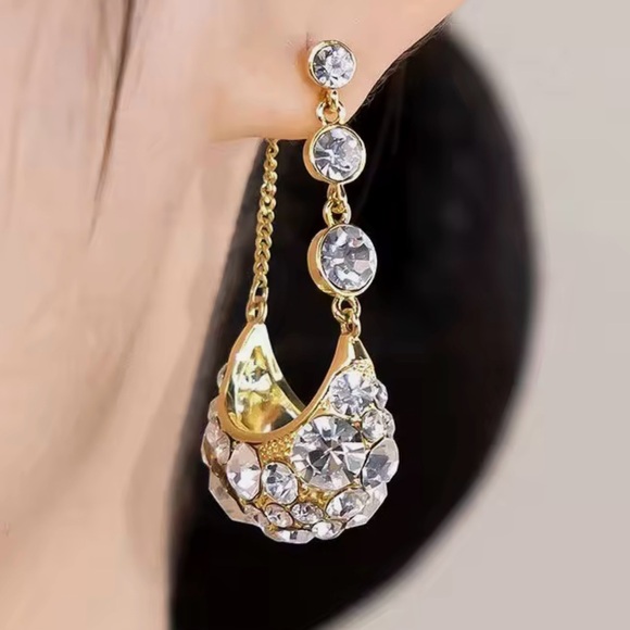 NEW Elegant Gold and Silver Crystal Drop Earrings - Picture 4 of 4